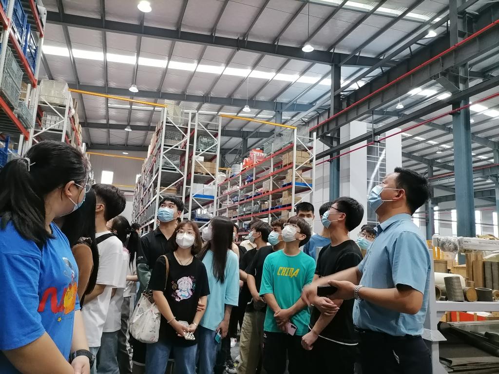 訪企拓崗促就業(yè) 我校組織學(xué)生到荊門地區(qū)企業(yè)觀摩